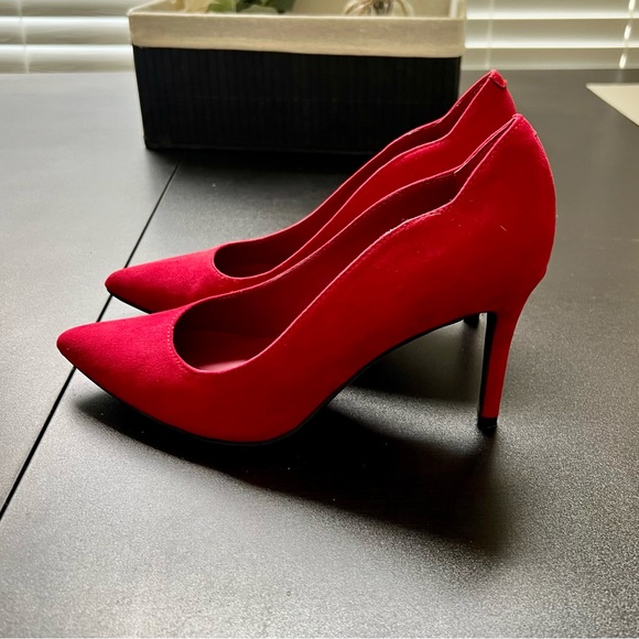 Marc Fisher Red Heels - Picture 4 of 8